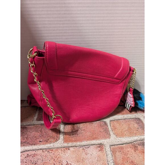 Betsey Johnson XoXo TROLLS Hot Pink W/ Charms Floral Lining Crossbody Bag Purse - Picture 4 of 7